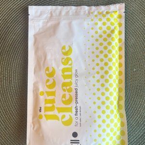 New Nanaka The Juice Cleanse Bath Salts